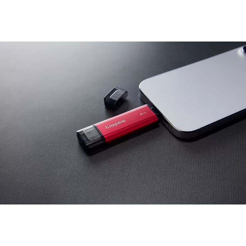 Zewnętrzny dysk SSD Kingston 2 TB ze złączem Dual USB-A/USB-C, USB 3.2 Gen 2, odczyt 1050 MB/s, zapis 950 MB/s, czarno-czerwony