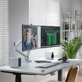 ALOGIC Monitor biurkowy - Clarity Max Pro - 32 cale - 3840x2160 (4K UHD) z zasilaniem USB-C i kamerą internetową