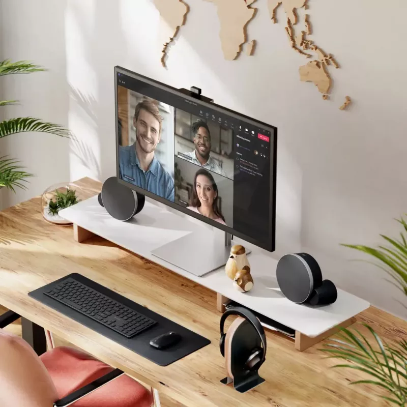 ALOGIC Monitor biurkowy - Clarity Max Pro - 32 cale - 3840x2160 (4K UHD) z zasilaniem USB-C i kamerą internetową