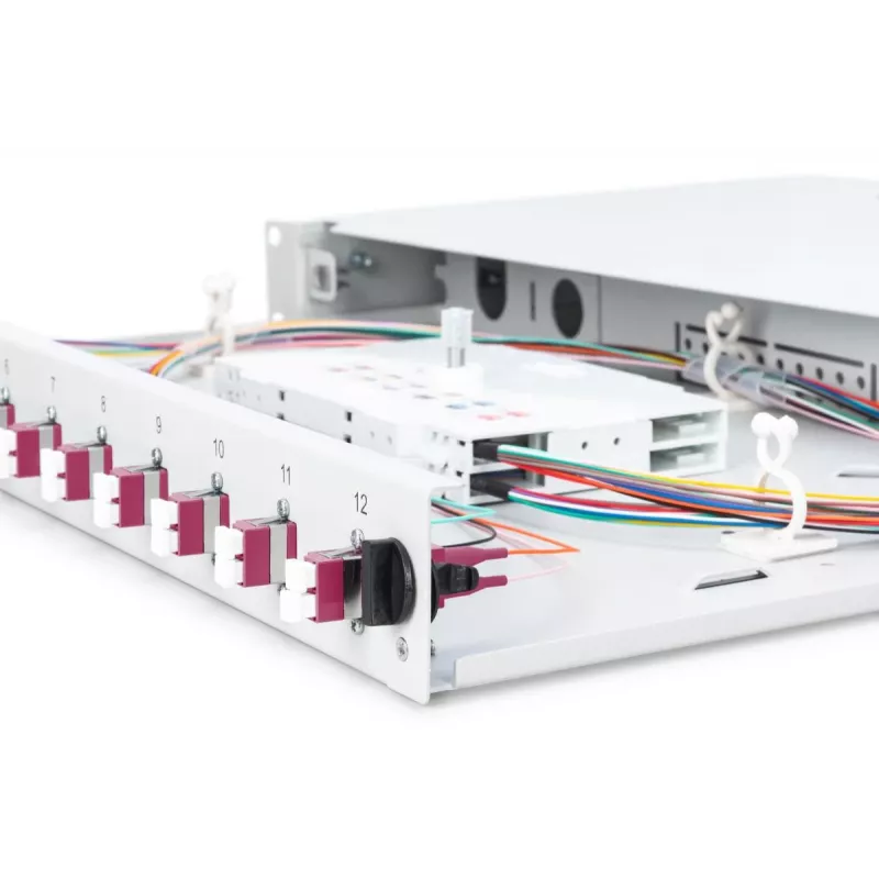 Światłowodowy panel połączeniowy wysuwany DIGITUS, 1U, wyposażony 12x LC duplex, w zestawie śruba M 25, kaseta splicerska, kolorowe pigtaile OM4, adapter