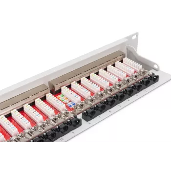 Panel krosowy DIGITUS, CAT6A ekranowany, 1U, 24-portowy, 8P8C, czarny RAL 9005, 483