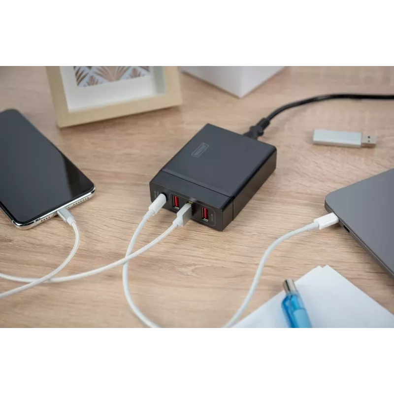 DIGITUS 4-portowa ładowarka USB, 72 W 1x USB-C (PD) 5,9,15,20 V/3 A, 3x USB-A 5 V/2,4 A, czarna