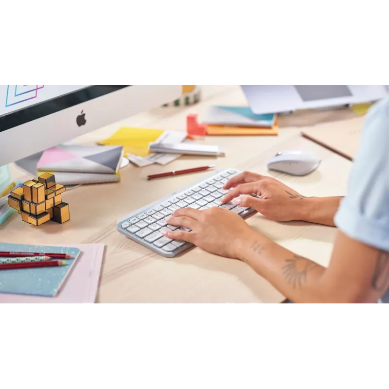 LOGITECH Minimalistyczna bezprzewodowa podświetlana klawiatura - MX KEYS MINI - Jasnoszary - Qwertz Niemiecki