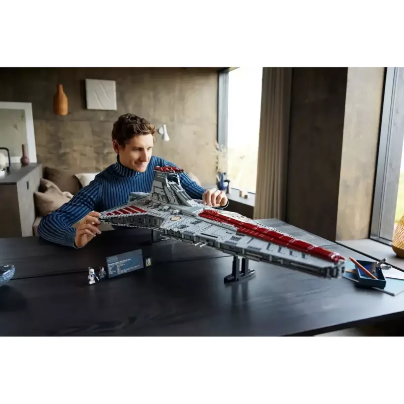 LEGO Star Wars Republic Venator Class Attack Cruiser 75367 — zestaw konstrukcyjny, 5374 szt., 320 × 1090 × 540 mm, 2 minifigurki, wiek 18+