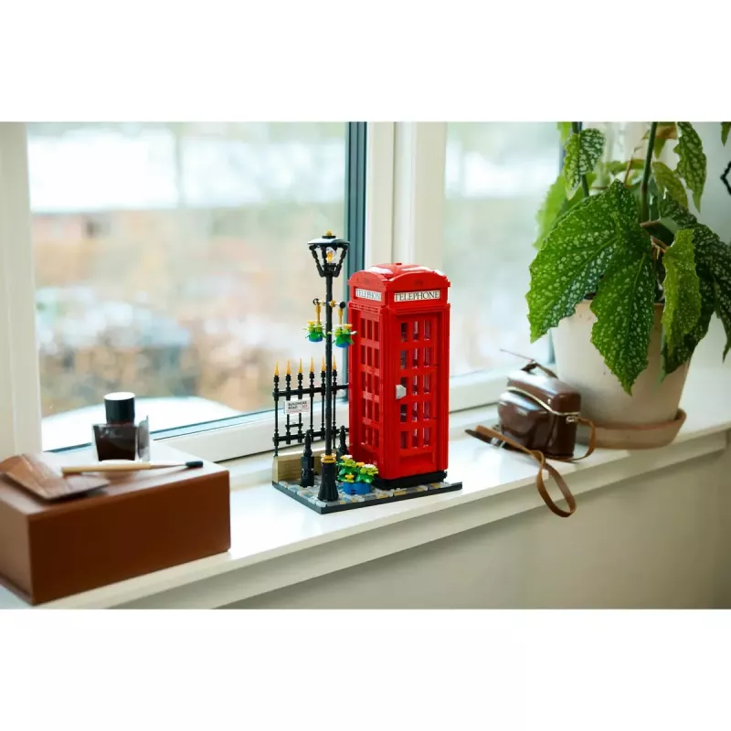Klocki konstrukcyjne LEGO Czerwona londyńska budka telefoniczna 21347 – modułowy zestaw kolekcjonerski, 1460 elementów, 18+