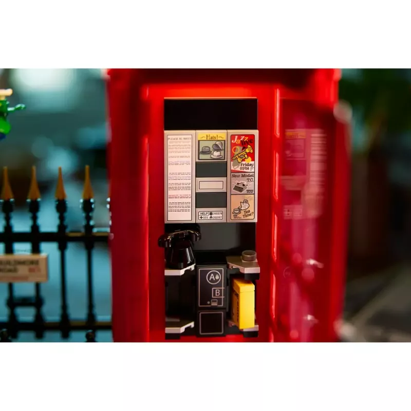 Klocki konstrukcyjne LEGO Czerwona londyńska budka telefoniczna 21347 – modułowy zestaw kolekcjonerski, 1460 elementów, 18+