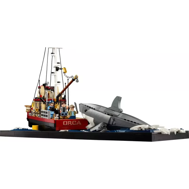 Zestaw klocków konstrukcyjnych LEGO Ideas 21350 Szczęki — 1497 elementów, 3 minifigurki, łódź i kultowy rekin, zalecany wiek 18+