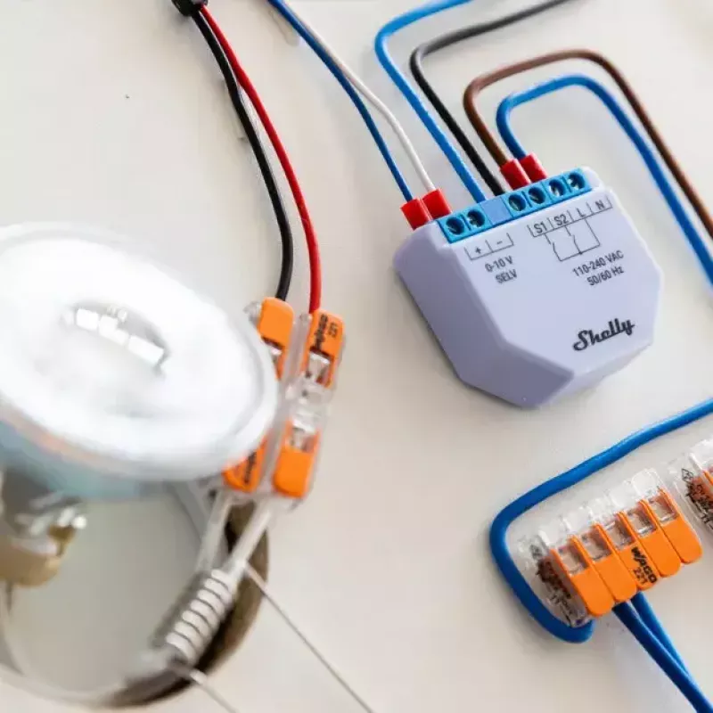 Dimmer Shelly Plus 0-10V wbudowany niebiesko-szary sterowanie bezprzewodowe 110-240V