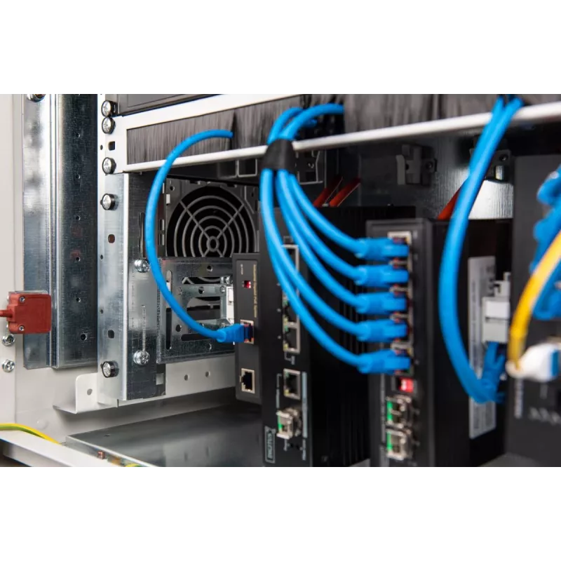 Uchwyt na szynę DIN DIGITUS, 4U, 178x483x223 mm, ocynkowany, w zestawie szyna DIN, regulowana głębokość i wysokość