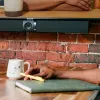 Owl Labs Owl Bar — Urządzenie do wideokonferencji 4K z aktywnym śledzeniem mówcy (dodaj Meeting Owl 3 lub Pro, aby uzyskać zasięg 360° i automatyczne przełączanie kamer)