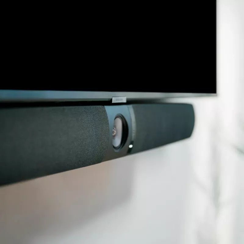 Owl Labs Owl Bar — Urządzenie do wideokonferencji 4K z aktywnym śledzeniem mówcy (dodaj Meeting Owl 3 lub Pro, aby uzyskać zasięg 360° i automatyczne przełączanie kamer)