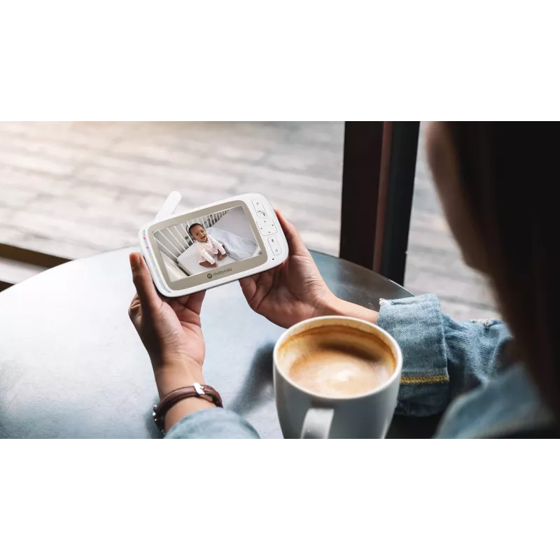 Kamera wideo Motorola VM85 CONNECT — wyświetlacz TFT 5 cali, 480×272, zasięg 300 m, zoom cyfrowy 2×, Wi‑Fi 2,4 GHz/FHSS, audio dwukierunkowe, biała