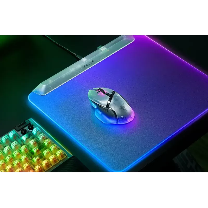 Podkładka pod mysz gamingową Razer Basilisk V3 Pro 35K Phantom biały Edition — powierzchnia gamingowa zoptymalizowana pod kątem myszy optycznych i laserowych