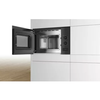 Kuchenka mikrofalowa do zabudowy Bosch Serie 4 BFL520MB0 — 800 W, 20 l, sterowanie pokrętłem, czarna