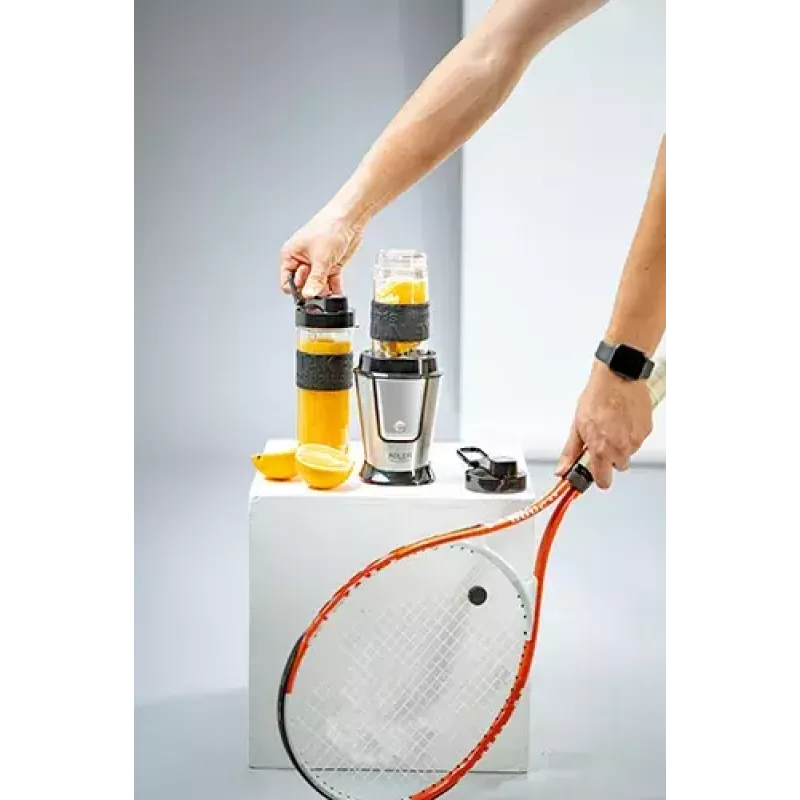 Blender sportowy Adler AD 4081 — przenośny blender osobisty, 800 W mocy maks., kubek 0,57 l, ostrze ze stali nierdzewnej, 2 butelki
