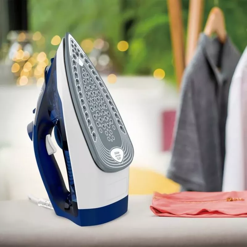 Tefal FV2838 Dry & Steam iron Cerilium soleplate 2400 W niebieski, biały