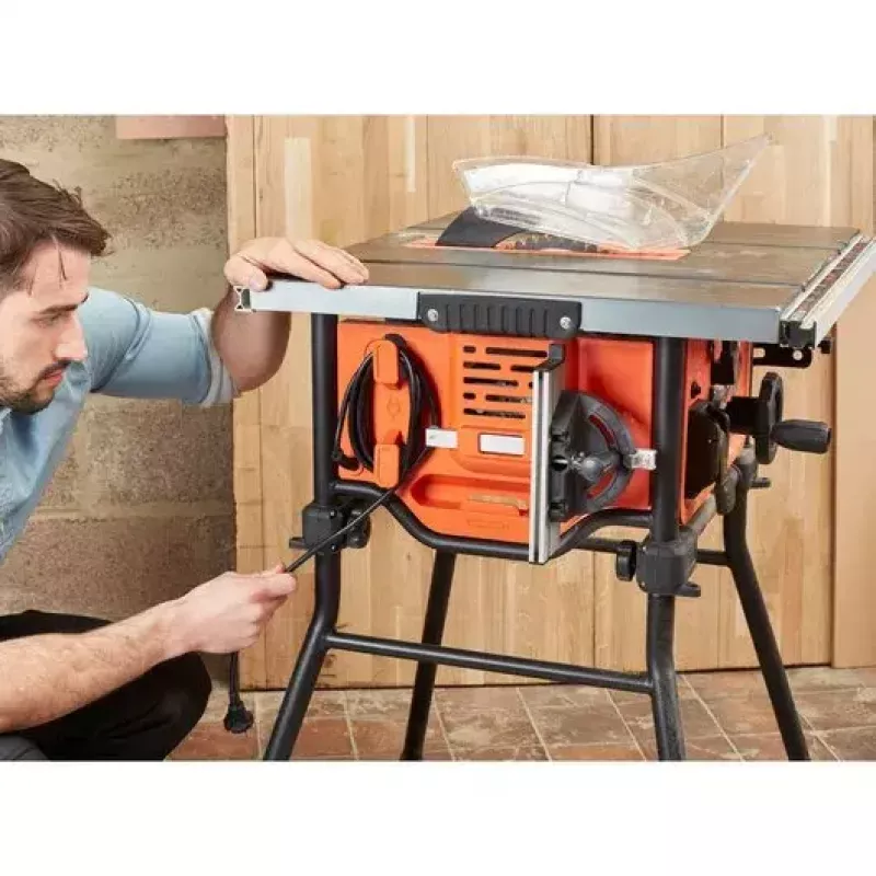 Piła stołowa Czarny & Decker BES720-QS — 1800 W, tarcza 25,4 cm, głębokość cięcia 8,5 cm, wolnostojąca, przedłużenie stołu