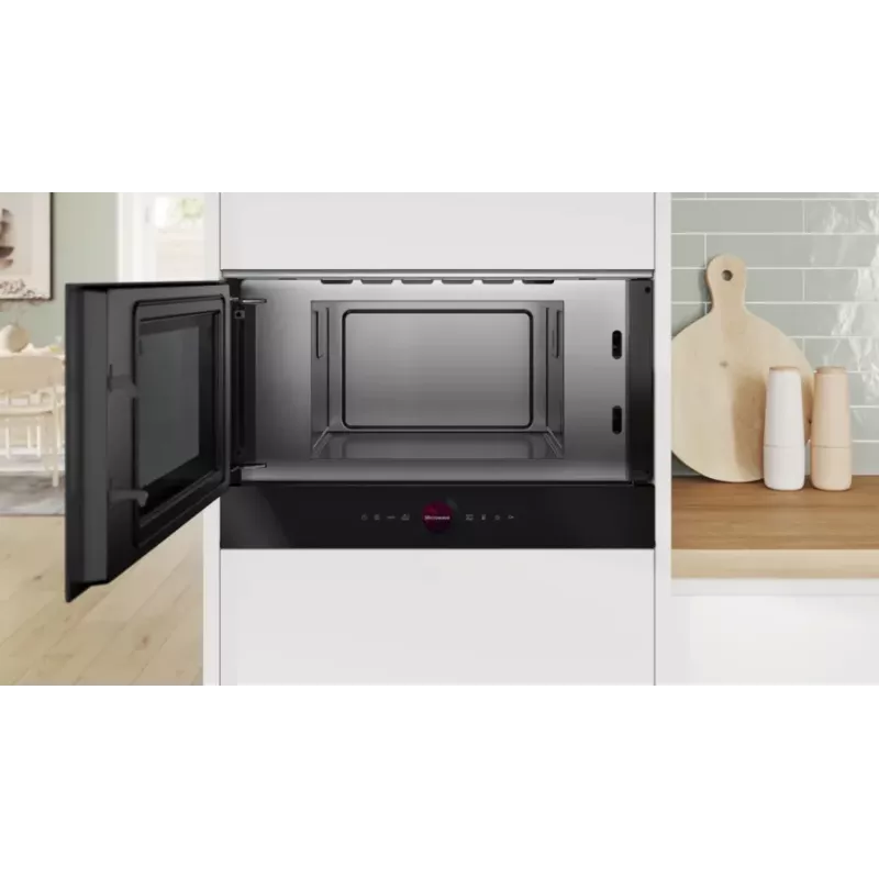 Kuchenka mikrofalowa do zabudowy Bosch Serie 8 BFL7221B1 — 900 W, 21 l, sterowanie dotykowe, czarna