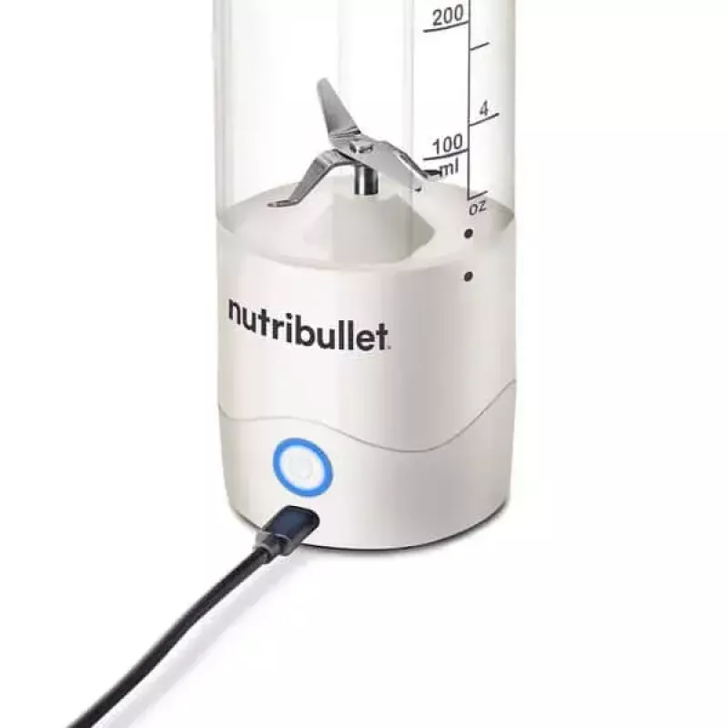 Blender sportowy NUTRIBULLET Portable 0,475 l biały z pojemnikiem Tritan i ostrzami ze stali nierdzewnej, zasilany bateriami