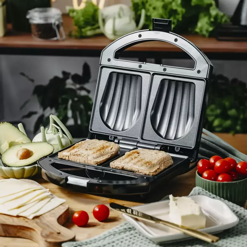 Opiekacz do kanapek Adler AD 3069 — kompaktowy opiekacz nablatowy, 750 W, 2 kanapki, czarny