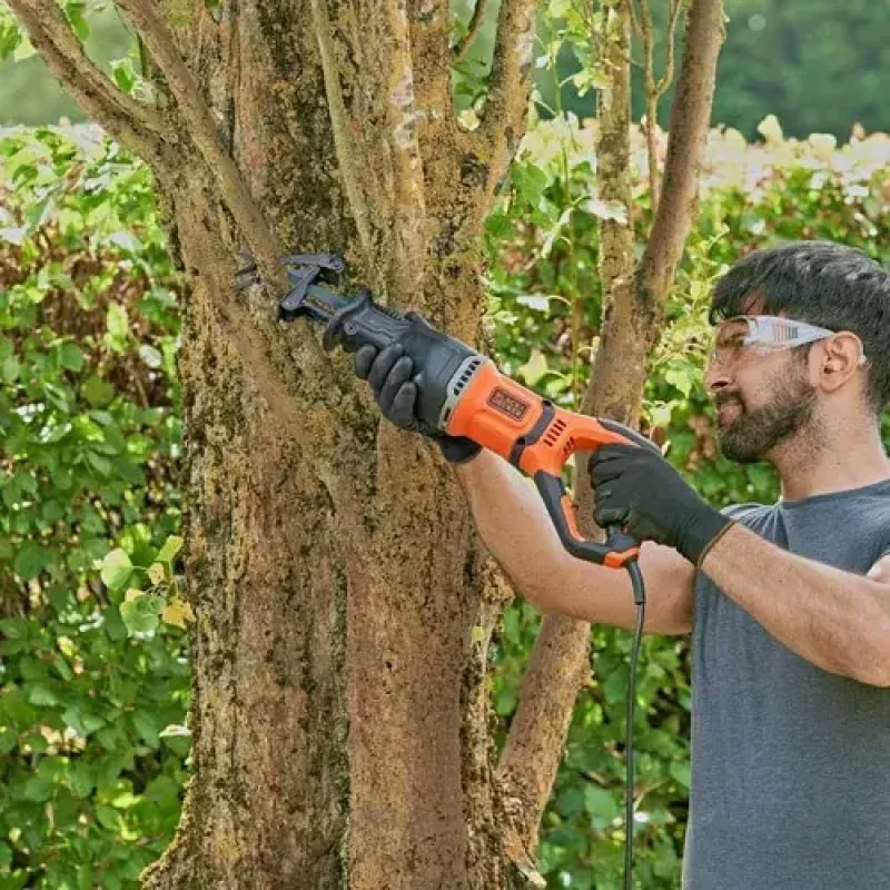 Piła szablasta Czarny & Decker BES301