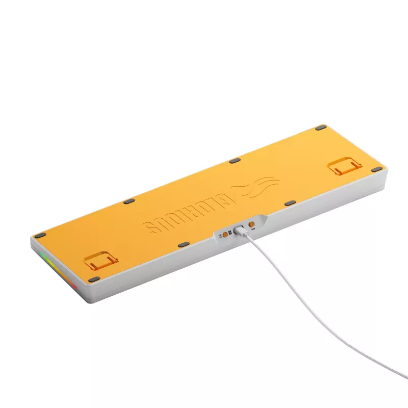 Mechaniczna pełnowymiarowa (100%) klawiatura przewodowa GLORIOUS GMMK 3 HE — biała, USB, QWERTY, RGB