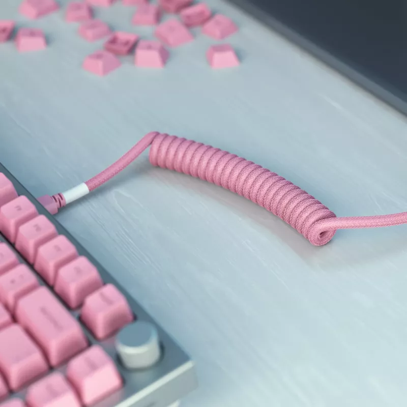 Kabel USB spiralny GLORIOUS GMMK Pixel Pink 1,5 m – odłączany kabel spiralny do klawiatur