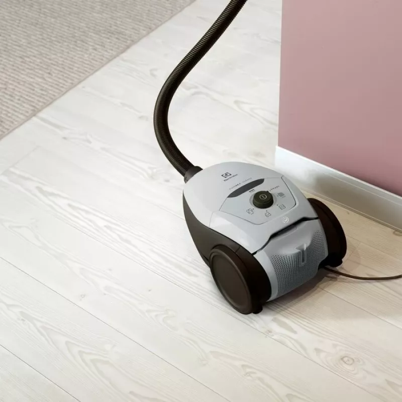 Odkurzacz cylindryczny Electrolux Pure D8 — worek na kurz 3,5 L, 600 W, teleskopowa rura, filtr higieniczny, promień działania 12 m