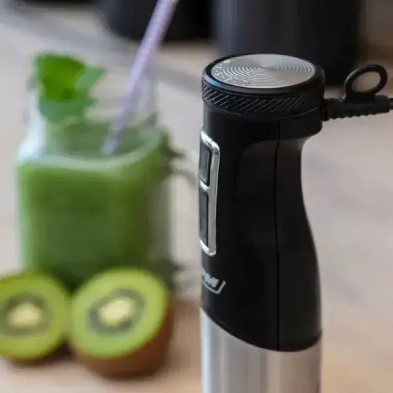 Blender ręczny MPM MBL-33M, 1500 W, 9 prędkości, turbo, ostrza ze stali nierdzewnej, uchwyt do zawieszenia, 220–240 V