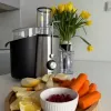 Wyciskarka wirnikowa MPM MSO-18-M, silnik 1000 W, pojemnik na sok 1 L, regulacja 2-stopniowa, stal nierdzewna, czarny/srebrny