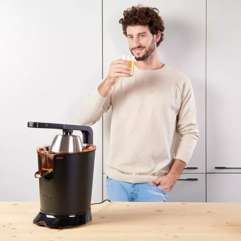 Centrifugal juicer Taurus Easy Press 600 — 600 W, 0.65 L juice container, stainless steel housing, anti-drip
