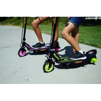 Hulajnoga elektryczna Razor Power Core E90 — akumulator kwasowo-ołowiowy 12 V, prędkość maks. 16 km/h, rama stalowa, koła pełne, obciążenie do 54 kg