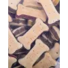 Przysmaki treningowe dla psów MACED Cube Cookies Mini Mix 1 kg — różne mini herbatniki w kostkach, mieszanka o smaku drobiowym