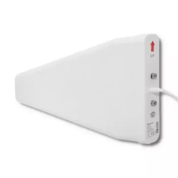 Zewnętrzna antena 4G LTE QOLTEC 57021 — zysk 18 dBi, 600–2700 MHz, 50 Ω, 50 W, biała obudowa z tworzywa sztucznego