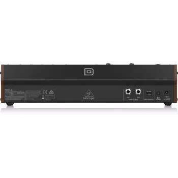 Synthesizer Behringer Model D Czarny Kolor obudowy Czarny Źródło zasilania DC AC