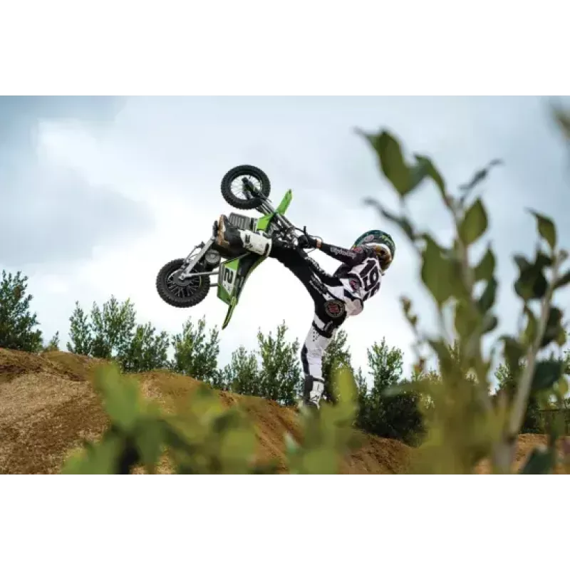 Hulajnoga elektryczna Razor Dirt Rocket SX350 McGrath — 24 V, 22 km/h, 12-calowe koła, jednoosobowa, czarna
