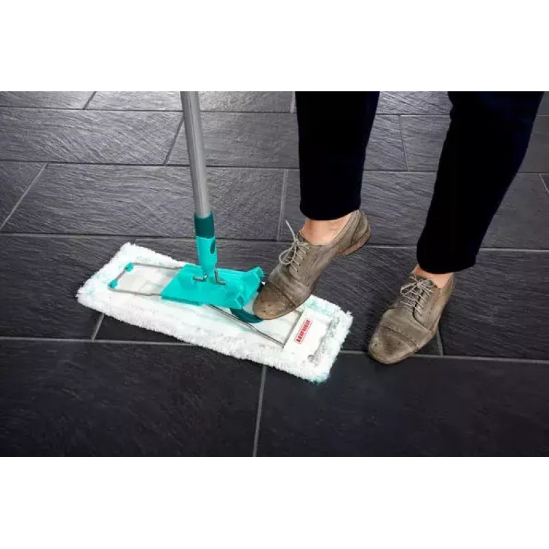 Mop Leifheit 55045 Wet Microfiber — płaski mop na mokro z głowicą z mikrofibry do mycia podłóg