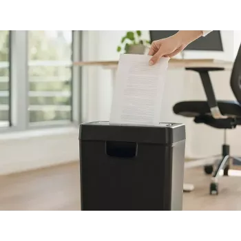 Niszczarka TRACER Edge10L cięcie krzyżowe, pojemność do 10 arkuszy, ścinki 6 mm, kosz 10 l, czarna