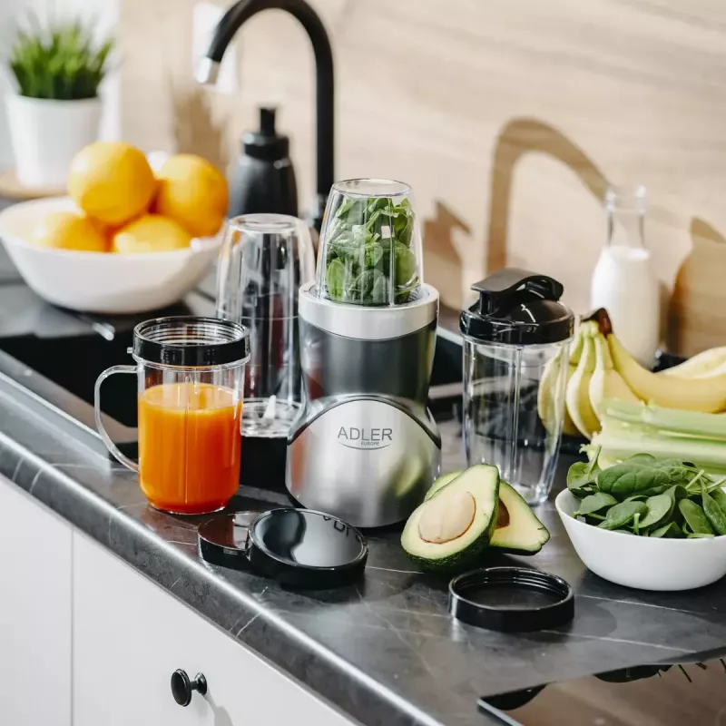 Blender stołowy Adler AD 4084 Zestaw Smoothie — 500 W (maks. 1200 W), szklany dzbanek 0,7 L, zdejmowana misa, czarny