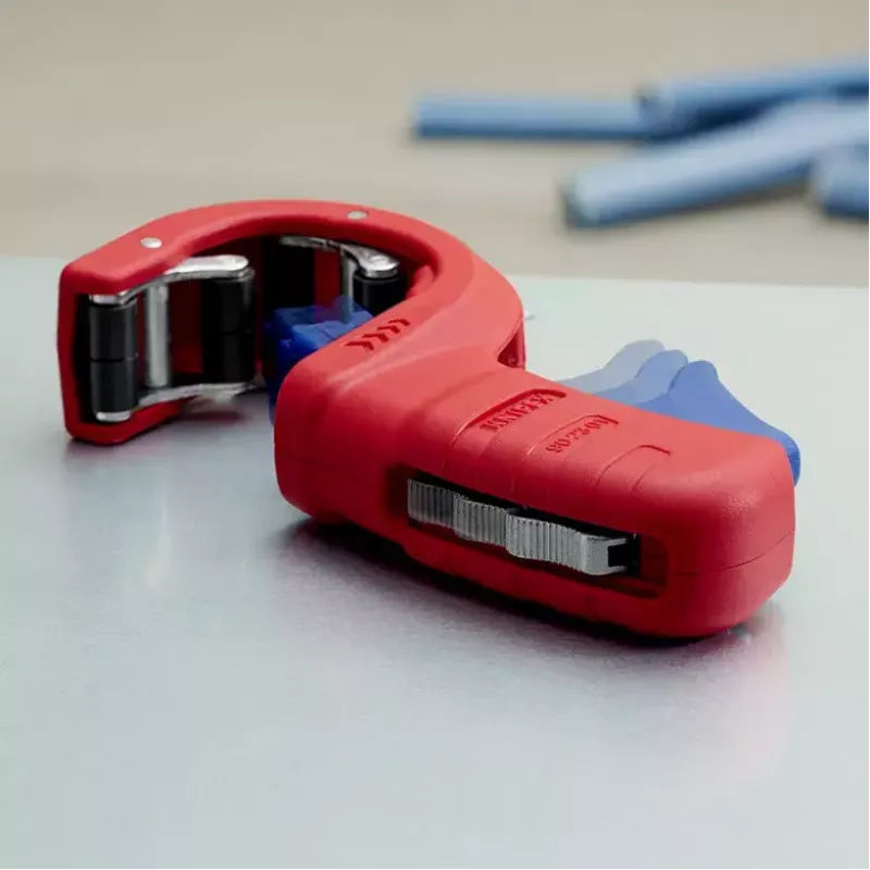 Obcinak do rur Knipex 90 23 01 BK, ostrze stalowe, uchwyt plastikowy, 165 mm