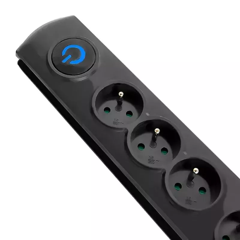 Listwa przeciwprzepięciowa QOLTEC 50104 — 4 gniazda AC, 230 V, przewód 1,5 m, czarna