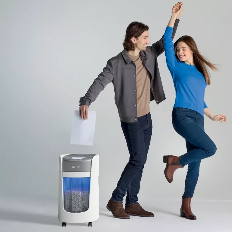 Niszczarka Leitz IQ OptiMax Home Office 225, mikrocięcie, poziom bezpieczeństwa P5, 15 l – biała