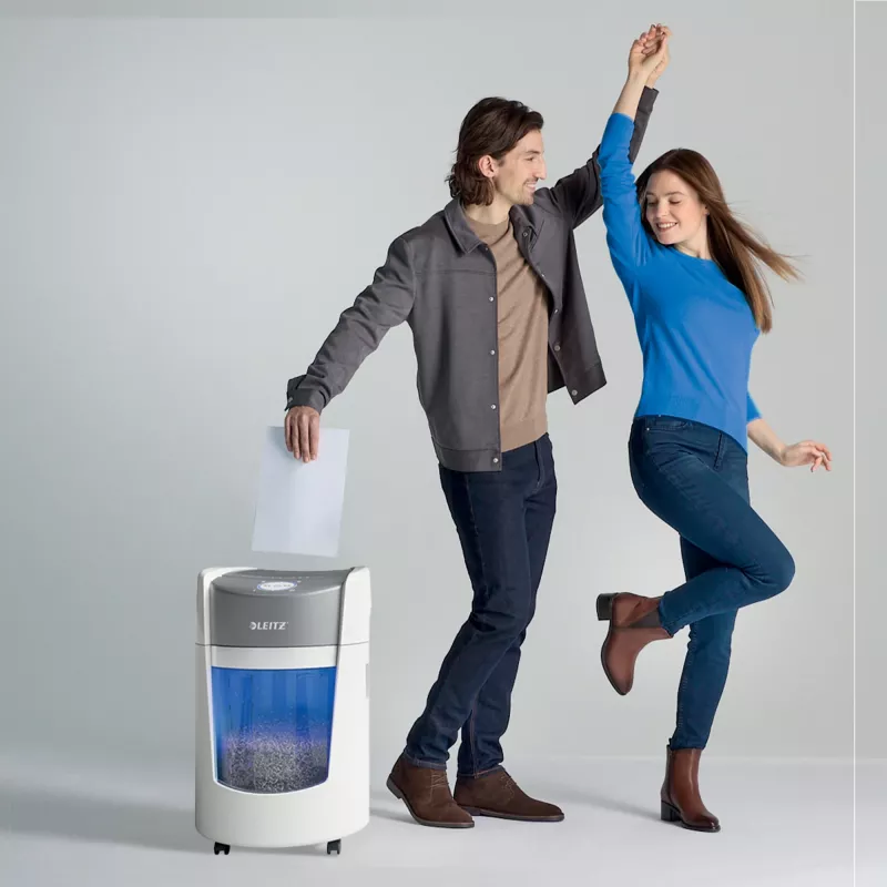 Niszczarka Leitz IQ OptiMax Small Office 350 Micro Cut, poziom bezpieczeństwa P5, 22L - biała