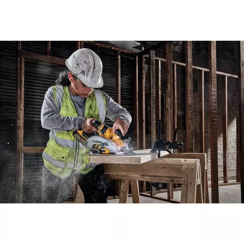 Przenośna pilarka tarczowa DeWALT DCS573NT-XJ