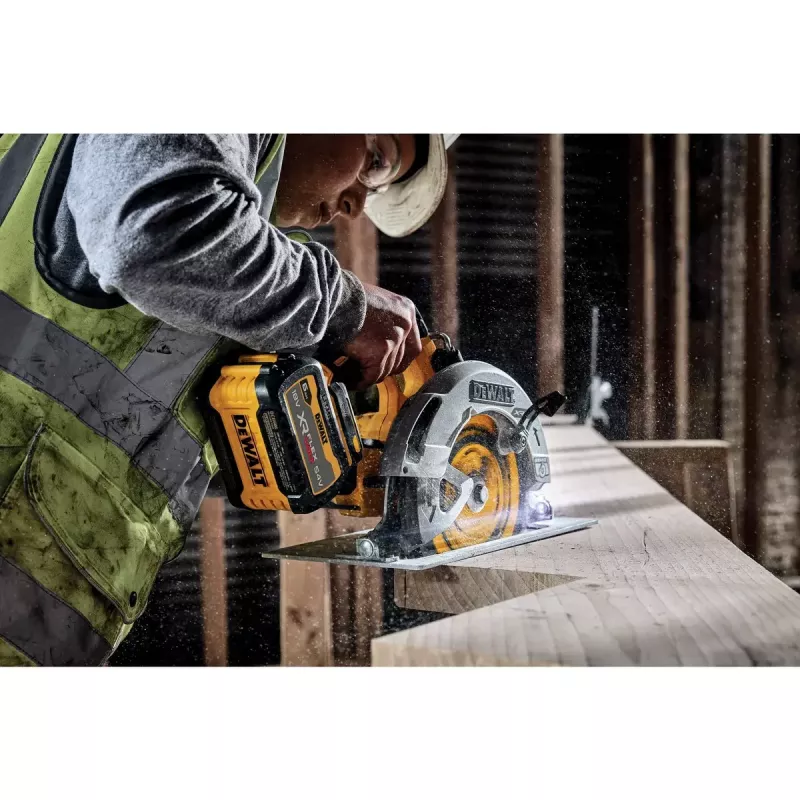 Przenośna pilarka tarczowa DeWALT DCS573NT-XJ