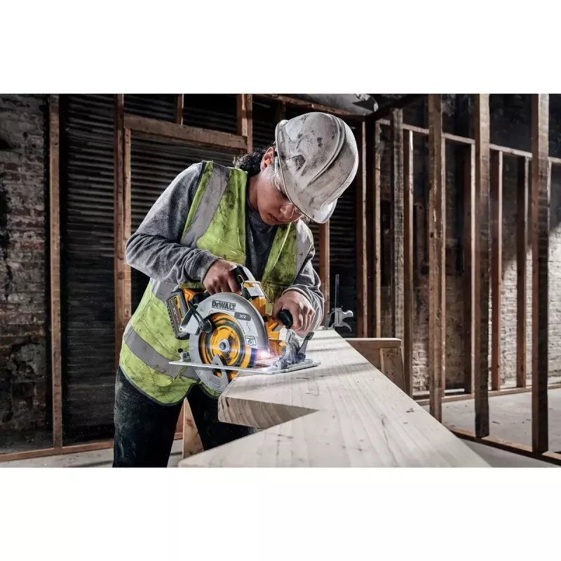 Przenośna pilarka tarczowa DeWALT DCS573NT-XJ
