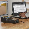 DYMO Rhino 6000+ Przemysłowa drukarka etykiet | Drukarka etykiet podłączana do komputera z twardym etui | Zawiera 1 kasetę z taśmą winylową, 1 kasetę z elastyczną taśmą nylonową i akumulator litowo-jonowy