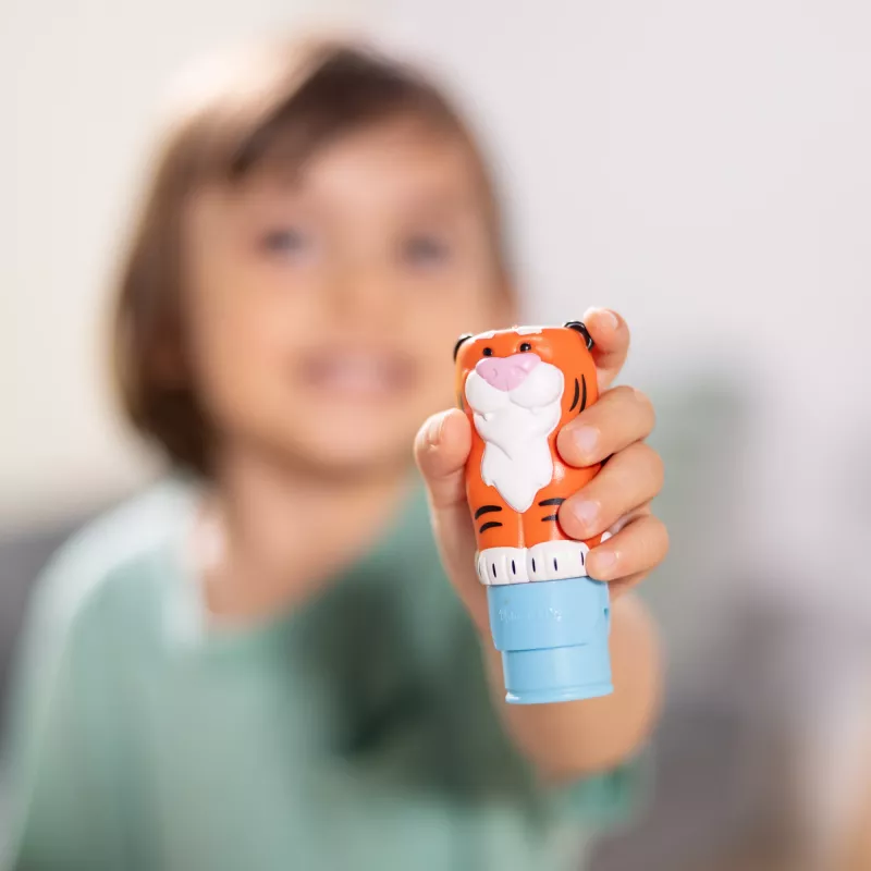 Melissa & Doug Sticker WOW 24-stronicowy blok z naklejkami i stempel do naklejek, 300 naklejek, zabawka antystresowa do prac plastycznych, kolekcjonerska postać – Tygrys – z certyfikatem FSC