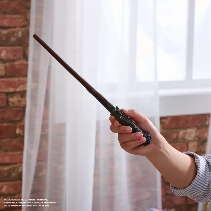 Wizarding World Harry Potter, 12-calowa magiczna różdżka kolekcjonerska Harry'ego Pottera ze stojakiem i odlewaną ikoną, Magiczne Stworzenia, akcesorium do kostiumów