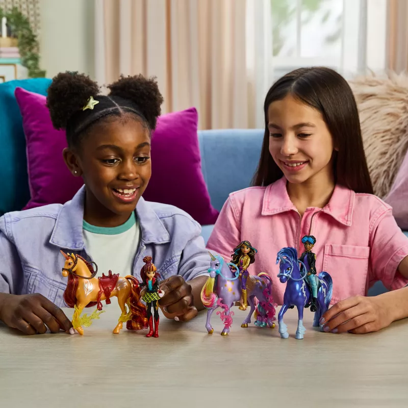 Mini lalka set Usorteret Unicorn Academy Ava & Leaf Power of Friendship z półprzezroczystym siodłem i 2 akcesoriami, 168 mm, plastik